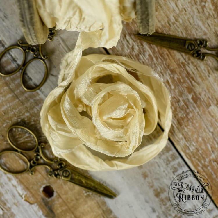 old-fashion-ribbons-krem