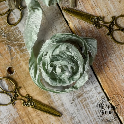 old-fashion-ribbons-brudna-mięta