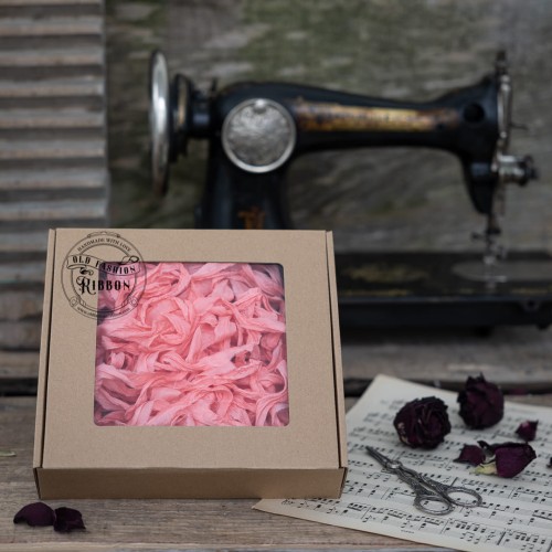 Ribbon-set-of-ribbons-in-a-box-ENGLISH-PINK.jpg