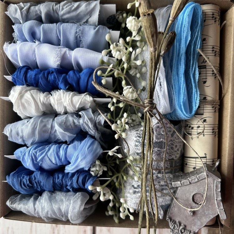 pudełko z gnieciuszkami - niebieskości