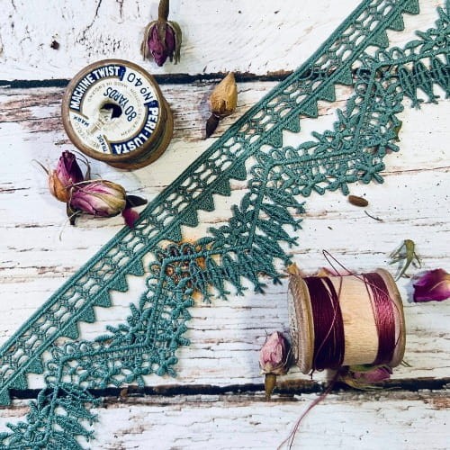 Koronka gipiura - vintage brudna mięta