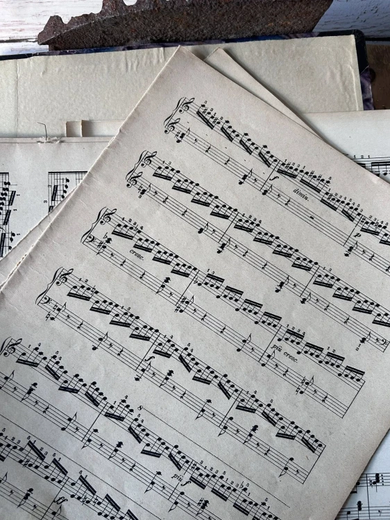 Zestaw starych nut - 25 kartek