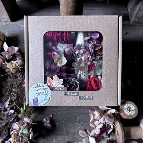 pudełko z gnieciuszkami - VINTAGE bordo