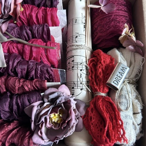 pudełko z gnieciuszkami - VINTAGE bordo