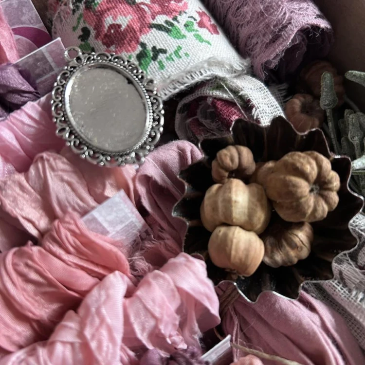 pudełko z gnieciuszkami - VINTAGE róż