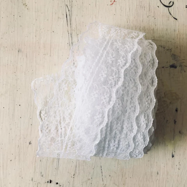 Koronka tiulowa biała- 4 cm